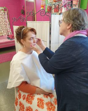 Meikkaus ja värianalyysit Beauty Anne